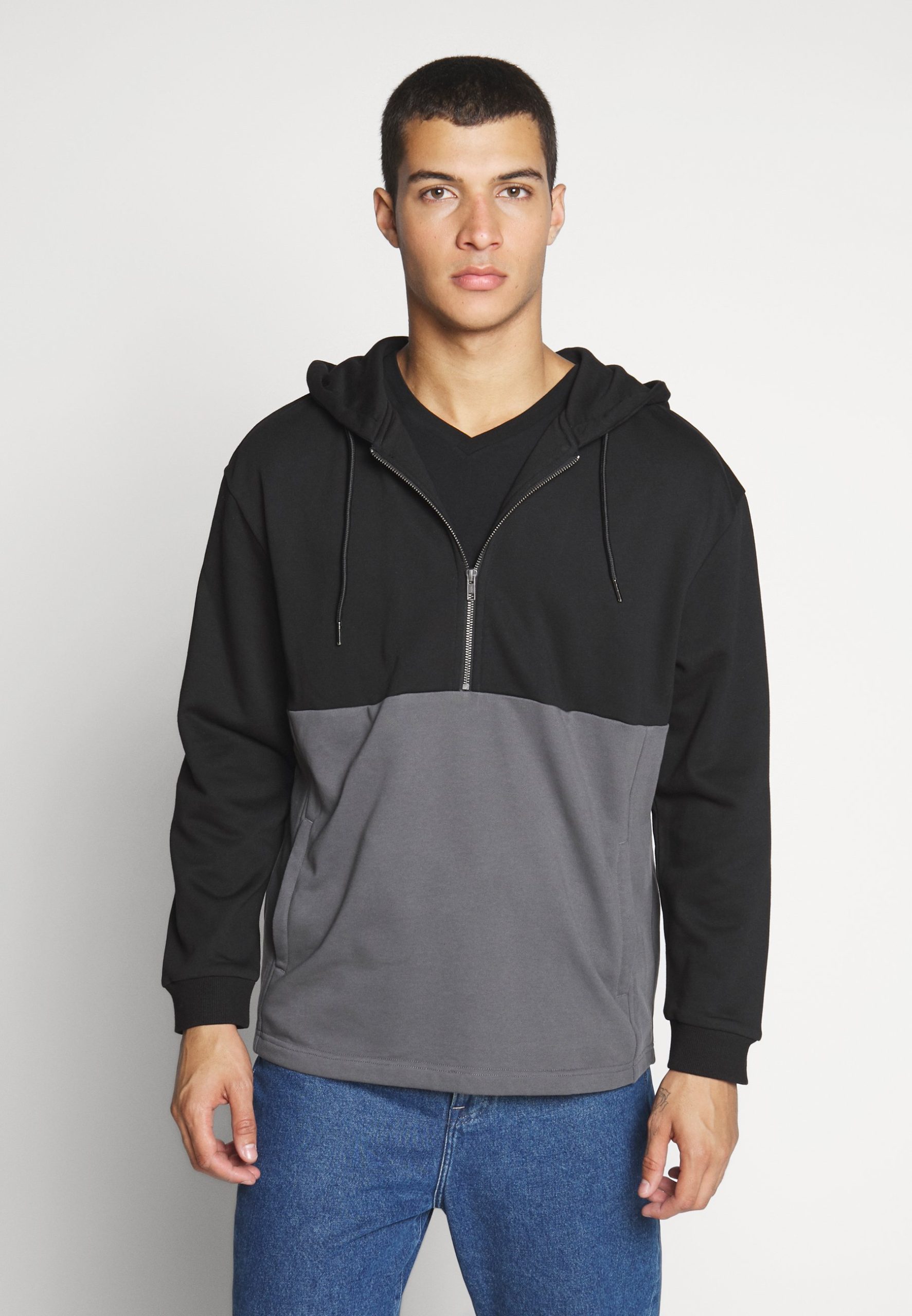 pullover-mit-reissverschluss-368rlb.jpg